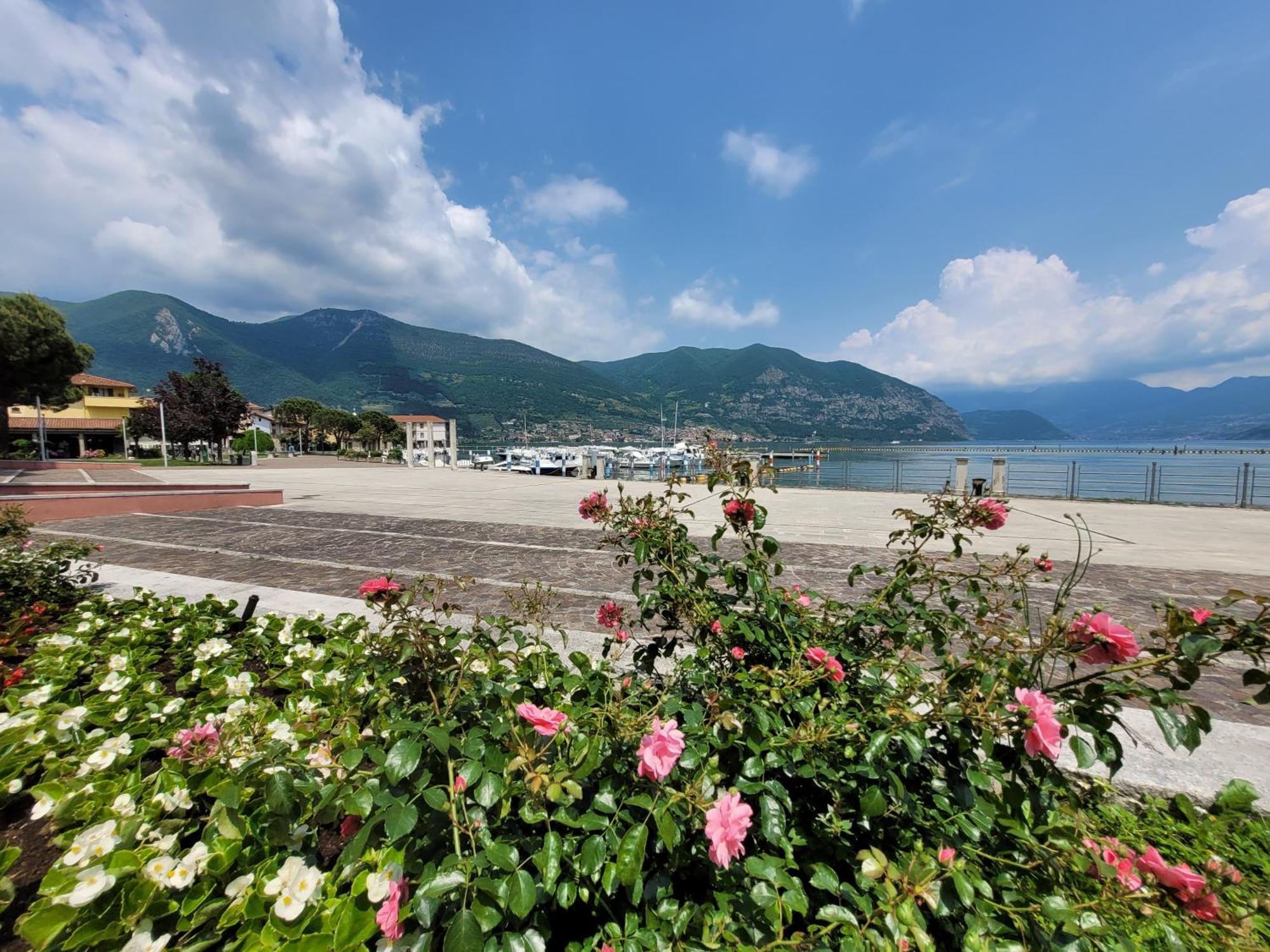 Light On Lake Iseo Clusane 외부 사진