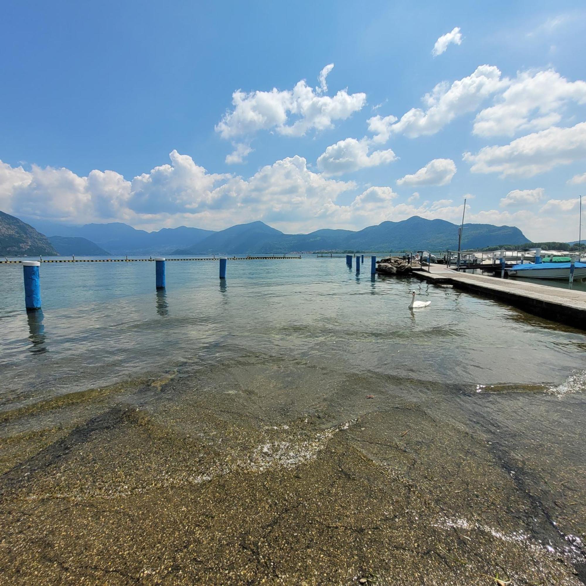 Light On Lake Iseo Clusane 외부 사진